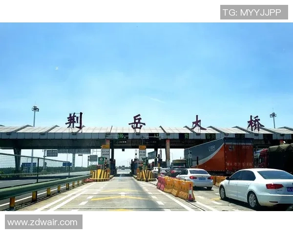 秋裤背后的故事揭示了这位足球明星的真实身份与不为人知的生活点滴